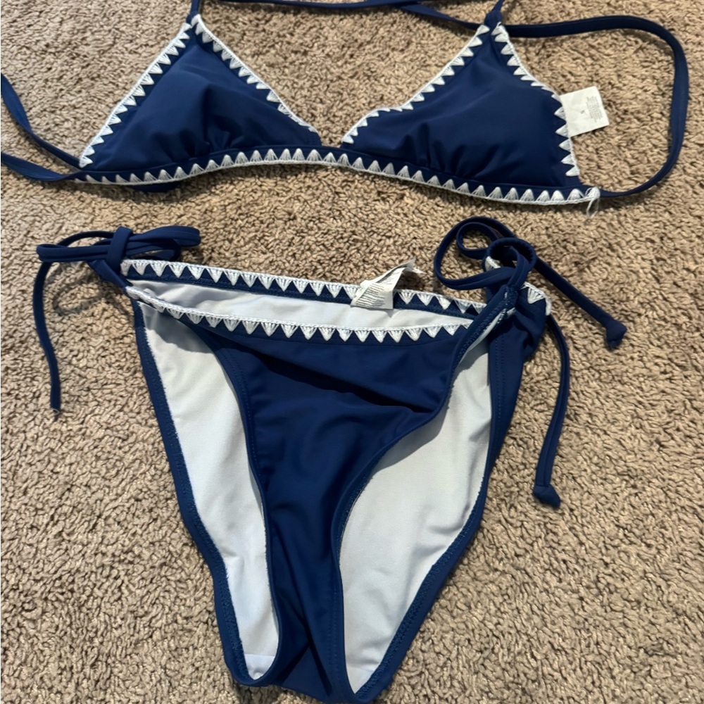 Cupshe Navy and White Bikini Set